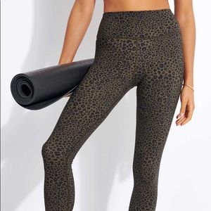 Leopard high waist vapor alo leggings size small